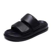 Soft leather flat sandals with 2cm heel in black and beige tones