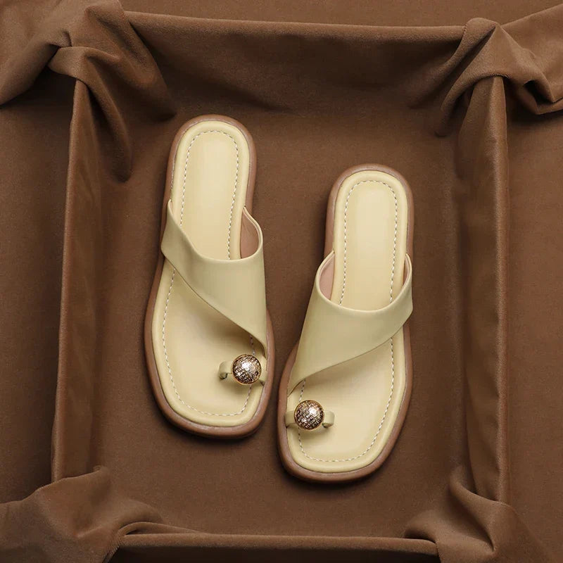 Vegan leather mid-heel sandals with padded sole in green and white