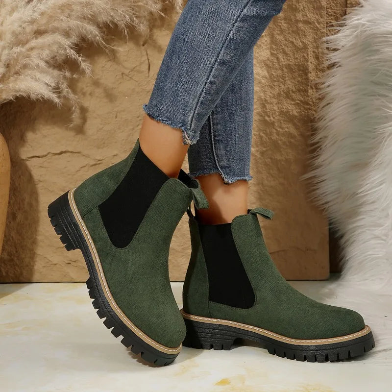 Suede Chelsea boots with elastic sides and pull tabs in grey and green