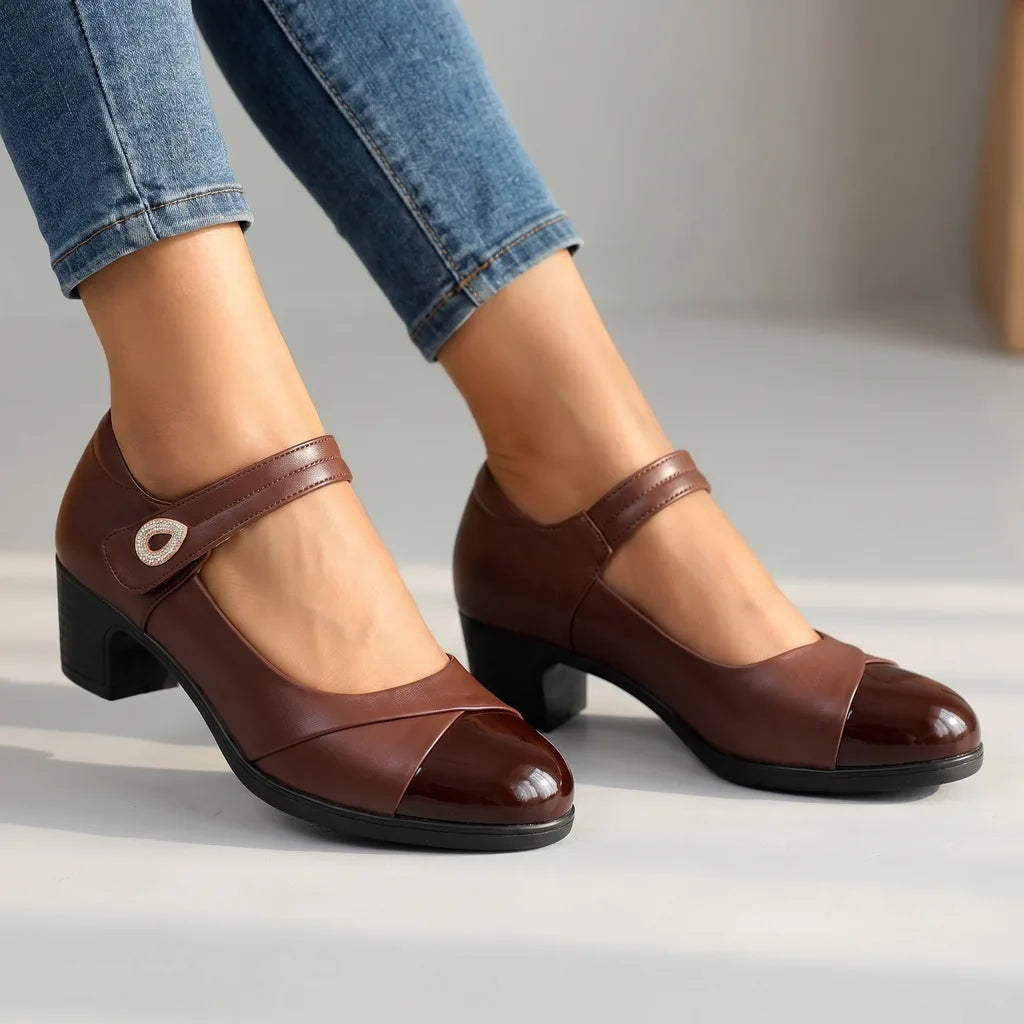 Kassia pumps detail