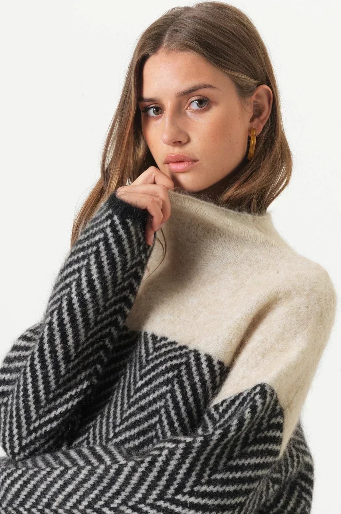 Gia luxury cashmere turtleneck jumper shown in oak brown, midnight blue and lilac violet