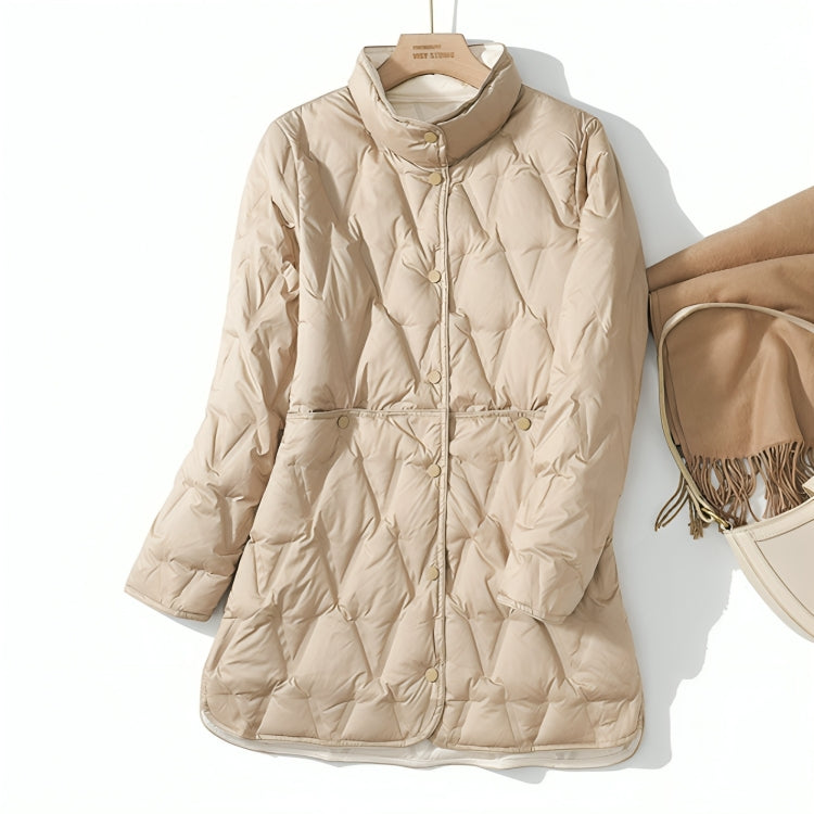 Doutzen trendy warm winter coat shown in a stylish everyday look