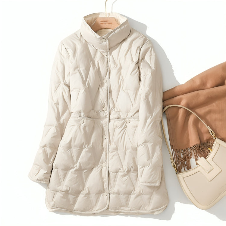 Doutzen trendy warm winter coat shown in a stylish everyday look